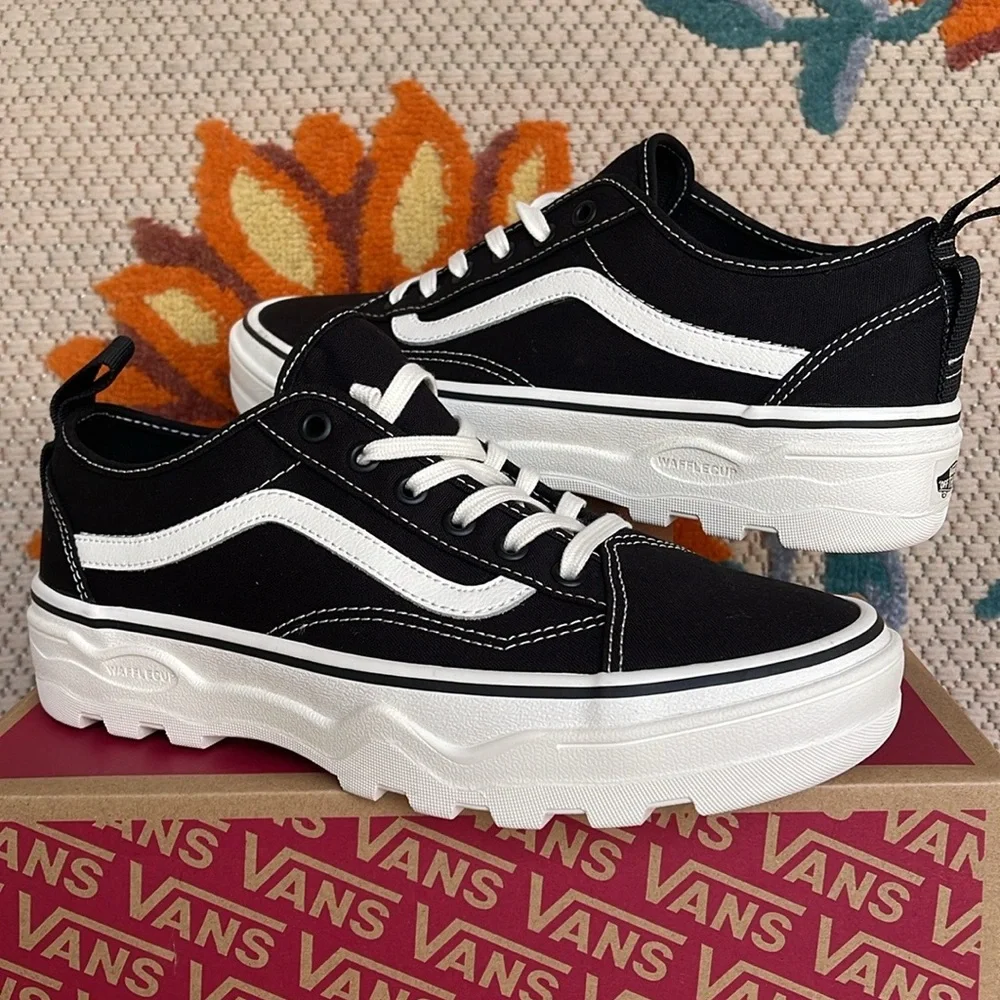 Vans Men’s Sentry Old Skool (Canvas) Black/Marshmallow
VN0A5KR3VQE
Sneakers - Picture 1 of 16
